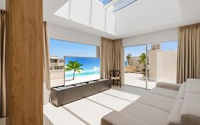 Sunny Penthouse With Amazing Pool By Costarentals - Ref 214